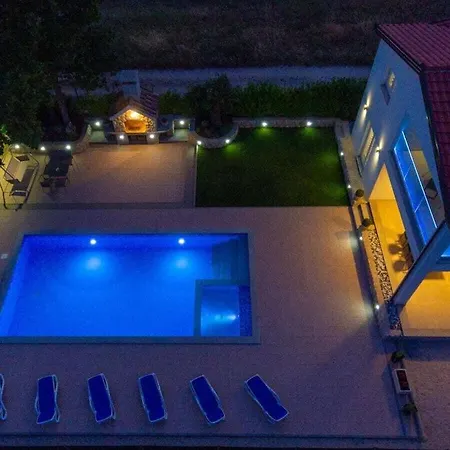 In Imotski With Swimming Pool Tolici